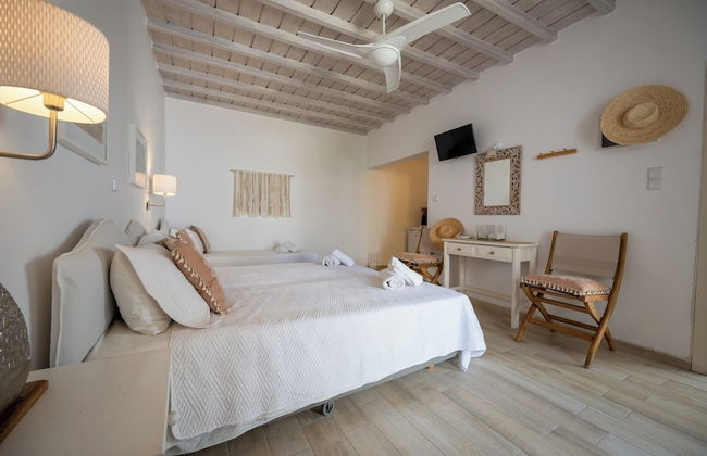 Mykonos Twins - Photo 9