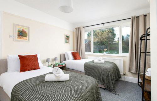 Long Stays-4bed house-Parking-By FabAccommodation - Foto 16