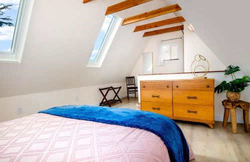 The Carriage House Chic Treetop Loft and Hot Tub - Foto 6