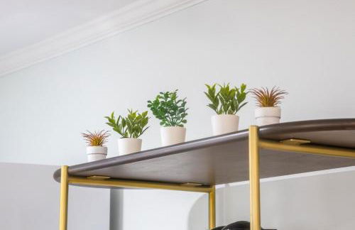 Bright 3bed basement with backyard & free parking - Foto 26