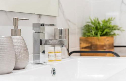 GuestReady - Seaside getaway in Porto - Photo 26