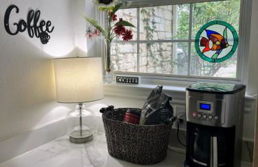 Gated Estate Escape! Three BR - Foto 32