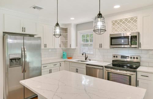 Hampton Bays Retreat Walk to Squires Beach! - Foto 7