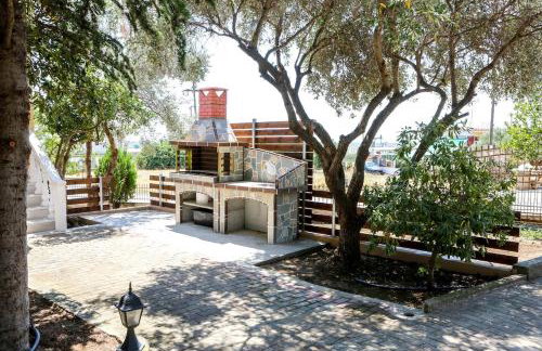 Village House - Photo 11