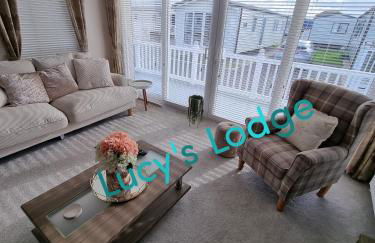 Lucy's Lodge - Photo 2
