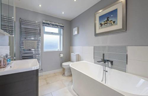 Family-Friendly Retreat between Beach & Mountains - Foto 20