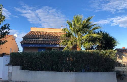 De la Clape à la mer mon petit pavillon labellisé - f2- piscine commune - wifi gratuit- parking privé - arrivee autonome - 800 m plage - grande terrasse abritée vent - - Foto 1