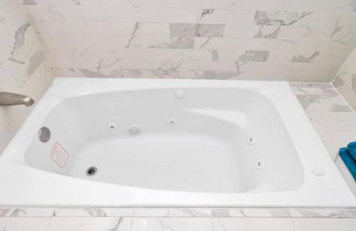 Prolific Blue Oasis near Med Ctr Dwntwn Galleria - Photo 26