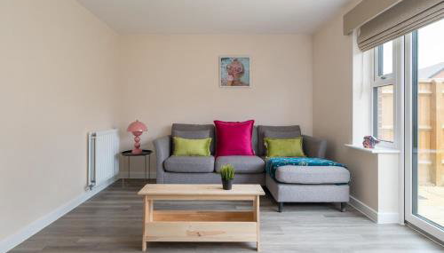 Spacious Milton Keynes Townhouse 2 Designated Parking Spaces Near Centre MK, MK Bowl, Universal Studios & Transport Links Ideal for Families & Contractors - Foto 5