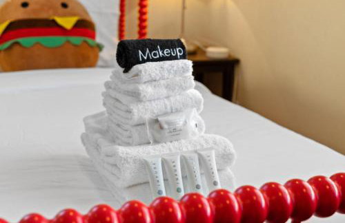 New Listing Burbank Retreat by Colby & Conrad - Foto 33