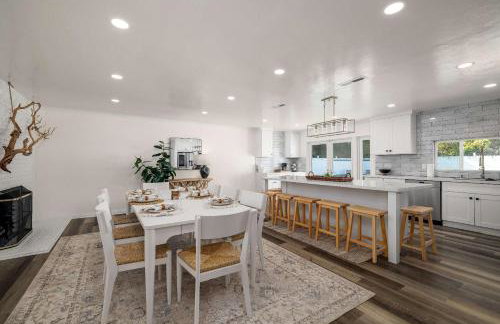 Huge House with Pool! Sleeps 16 - BBQ - Shuffleboard - Foto 2