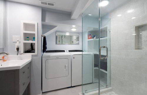 Luxury 2 bedroom apartment w/ free parking - Photo 14