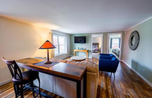 Upscale Moosehead lake Suite downtown Greenville - Foto 10