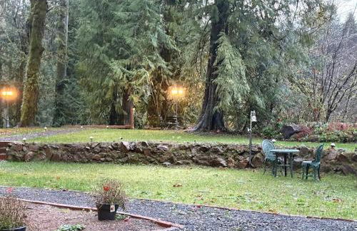 Enchanted Hollow- Cozy, Romantic Woodland Getaway - Photo 34