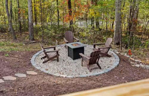 Cozy Family Luray Cabin w Fire Pit Grill WiFi & More - Photo 28
