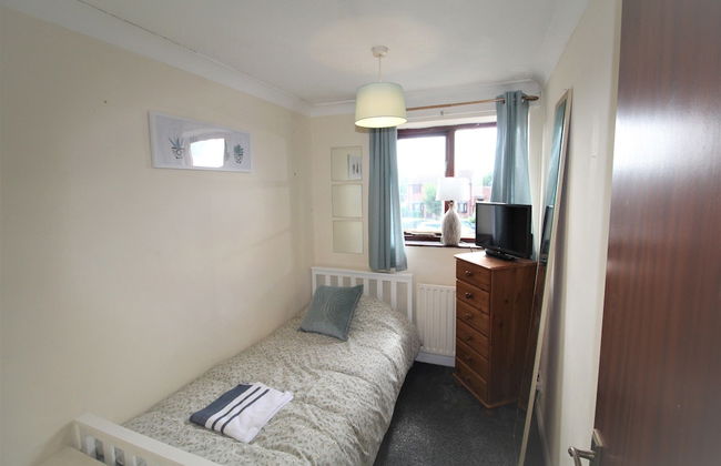 3 Bed House - Garden & Parking - Quiet Cul De Sac - Photo 5