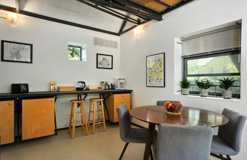 The Architect's Modern Castle - Photo 25