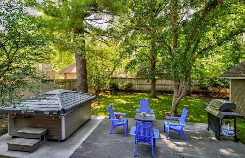 615 Ash Avenue - Modern Retreat w Hot Tub - Foto 27