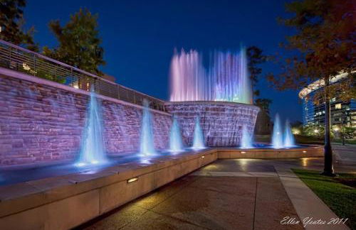 Apt 2 Bedrooms 2 Full Baths FREE Parking & FREE Laundry in Unit - Foto 42