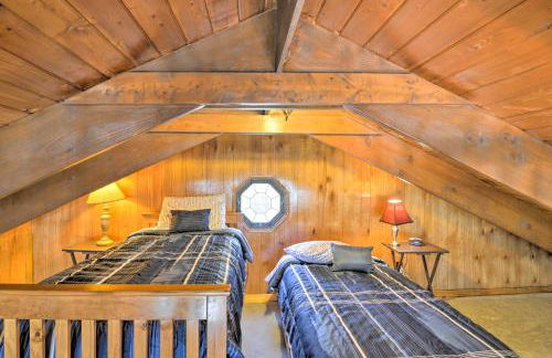 Riverfront Cabin in Alger with Patio and WiFi! - Foto 24