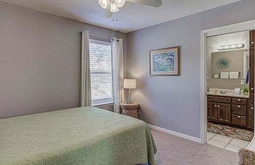 Waterfront 3BR Retreat - Pool & Hot Tub - Foto 30