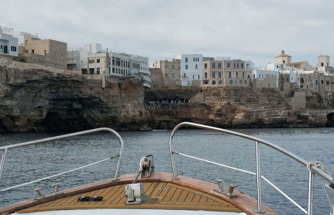 Paseo en gozzo por las cuevas de Polignano a Mare - Foto 3