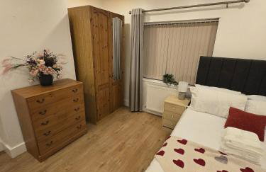 Luxurious home away from home - Photo 15