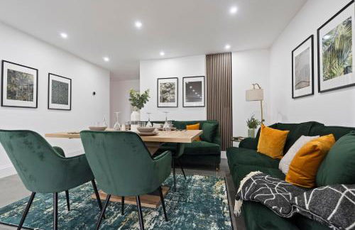 Beautiful Home, Free Parking For Large Groups Sleeps 10 Book Now! - Foto 44