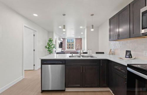 Walk to Riverfront Park! Downtown Gem w Pool Table 404 - Foto 11