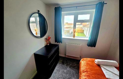 Newly refurbed - sleeps 6 - long stay - Foto 14