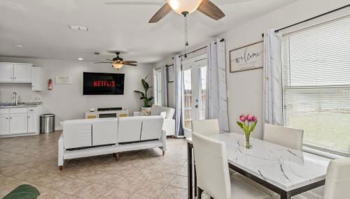 8 Mins to SPI Beach Spacious 3BR with Backyard - Foto 5