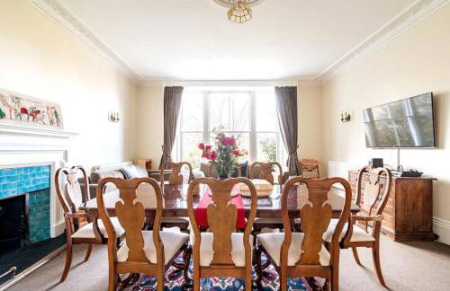 Perfect Family & Friends Home, Free Parking Security Onsite - Photo 36