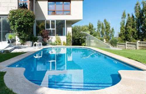 Villa El Castañal con Piscina Privada - Foto 2