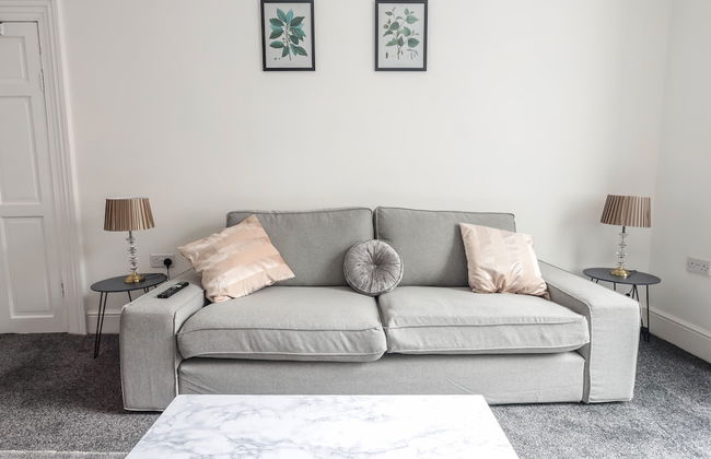 Spacious 4 Bed House in Birmingham, Suitable for Contractors - Photo 28