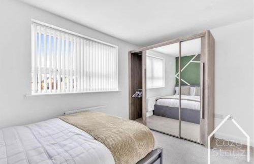 Beautiful 5 Bedroom Home in the City Centre with gated parking - Foto 13