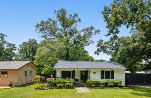 Tiny Home in Town-Hot Tub - Privacy Fence - Fire Pit - Kids Play Area & 15 minutes to the Bogue Chitto State Park - Foto 5