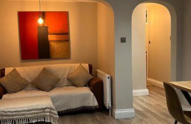 Newly Renovated 1-Bed Apartment with Private Patio - Foto 1