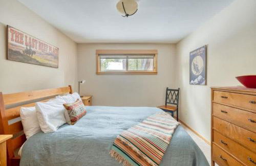 Spring Home 6 - Cozy 4BR Cabin in Black Butte Ranch w Fireplace - Foto 4