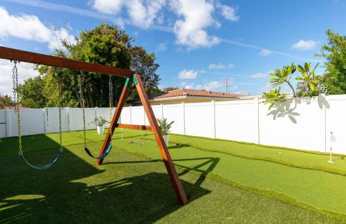 Spacious 4BR 2 5BA Family Retreat Pool Near Beach - Foto 57