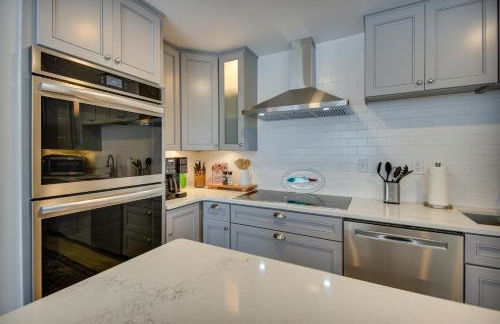 Waterfront Gloucester Cottage with Private Boat Dock - Foto 8