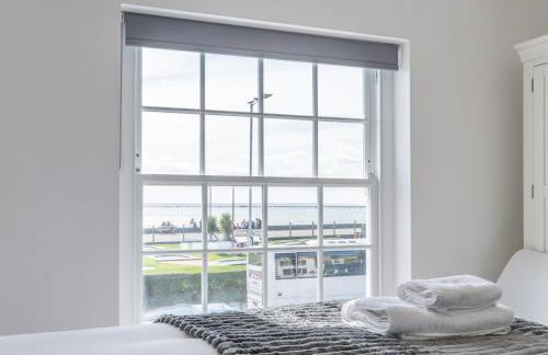 4-Bedroom Seafront House in Southend Sea Views - Pass the Keys - Foto 26