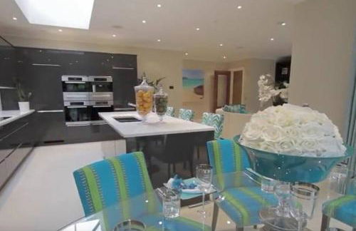 Luxurious House with private garden & Tree house - Foto 10