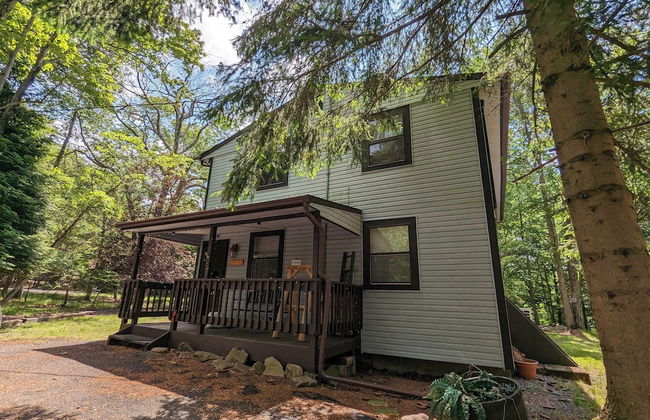 Harmony Cottage by Avantstay Lake Access, Hot Tub, Fire Pit, & Game Room - Foto 37