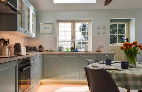 The Courtyard - Photo 5