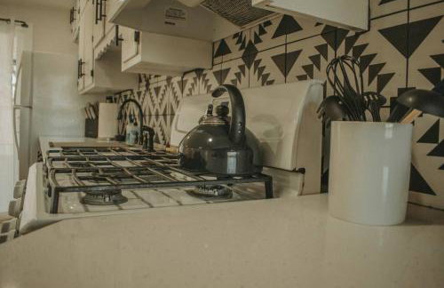 Casa Charleston-3BR-2Bath-Private HOT TUB-Pet Friendly-No Pet Fees! - Photo 13