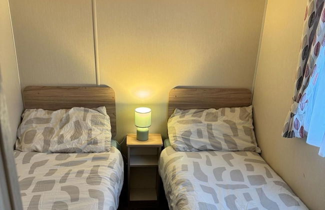 3 Bed Caravan - Sleeps 6 - Pets - 5 min to Beach - Foto 4