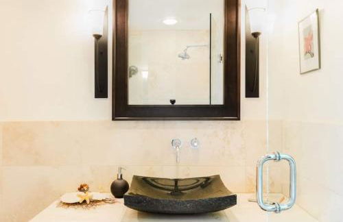 Luxe Beachfront, Hot Tub, Kayaking, Walk to Town - Foto 14