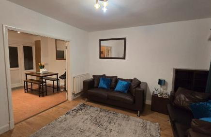 Cosy 3BDR Home With Free Parking In Harrow - Photo 9