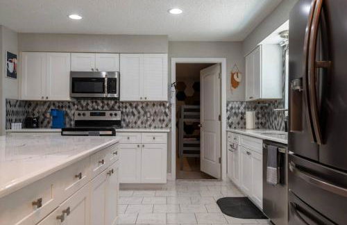 Cruise Haven with Pool, 15 Min to Port Canav & Beach - Foto 17