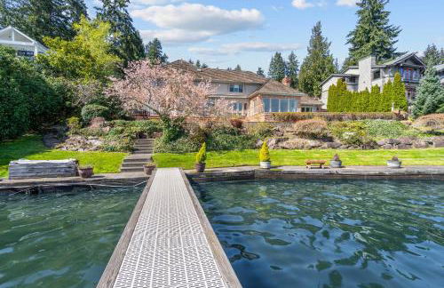 Stunning Waterfront Mansion with Pool and Hottub - Foto 41